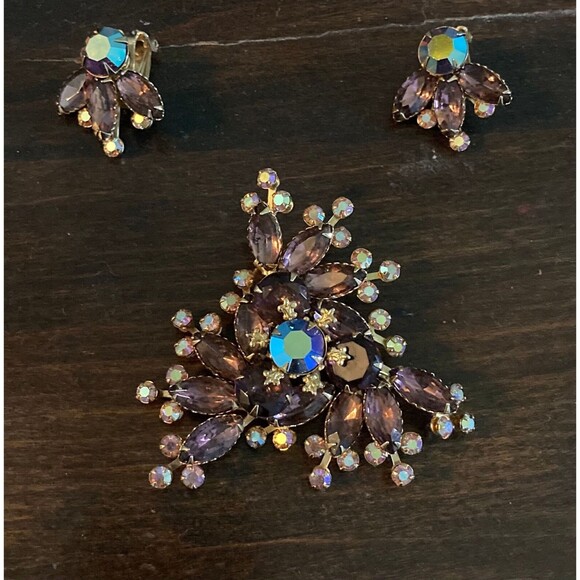 Vintage 50s Brooch & Earrings Set 1950s Purple Rhinestone Cocktail Jewelry Set - Picture 1 of 4
